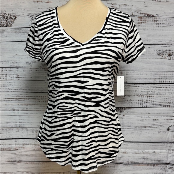 NY&Co Animal Print and Polka Dot V-Neck Tops Set - Picture 4 of 7